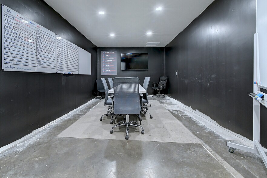 More Photos Of 7107 E Southern Ave, Mesa Warehouse For Lease