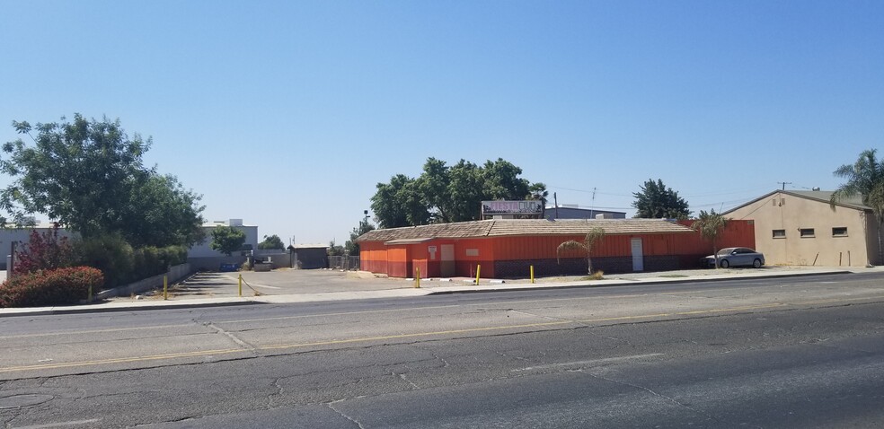 More Photos Of 2435 S K St, Tulare Bar For Sale