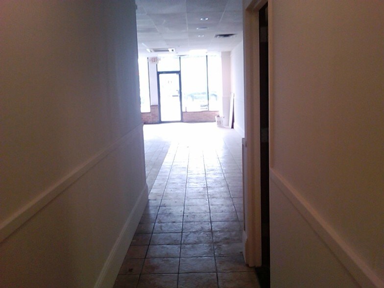 More Photos Of 165-167 E Park Ave, Long Beach Storefront Retail Office For Sale