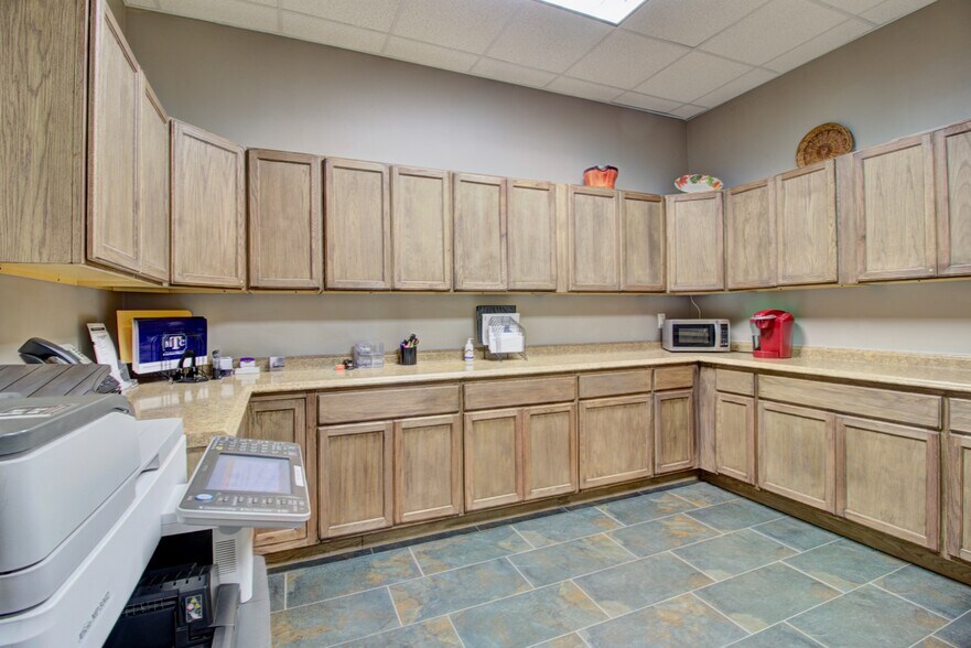 More Photos Of 923 N Loop 1604 E, San Antonio Unknown For Lease