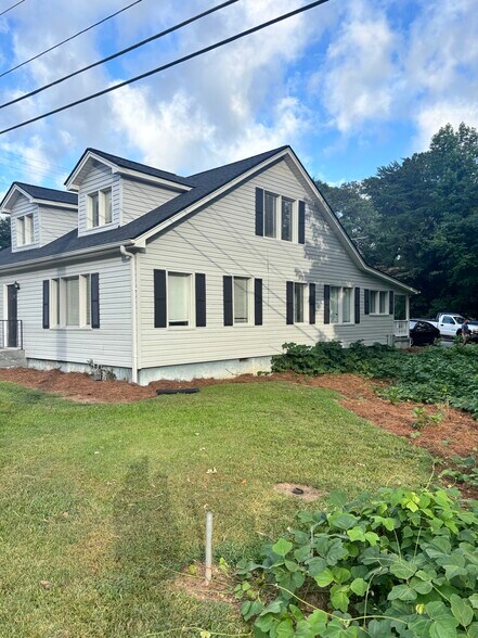 More Photos Of 494 W Crogan St, Lawrenceville Office Residential For Lease