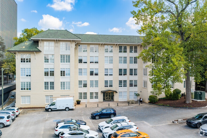 More Photos Of 1708 Peachtree St NW, Atlanta Medical For Sale