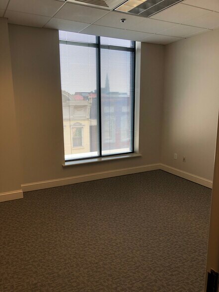 More Photos Of 211 King St, Charleston Office For Lease