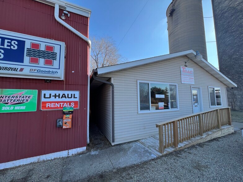More Photos Of 410 E Chatham St, Metamora Industrial For Sale
