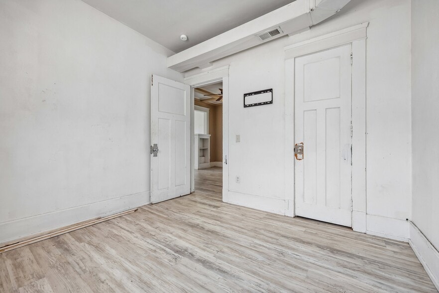 More Photos Of 2710-2712 17th St, Racine Storefront Retail Residential For Sale