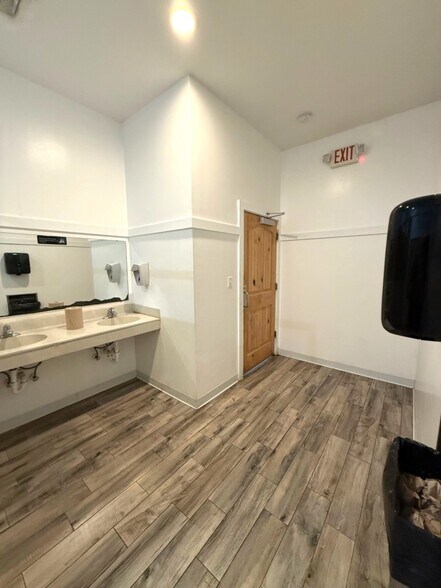 More Photos Of 36 W Pine Ave, Eastpoint Restaurant For Sale