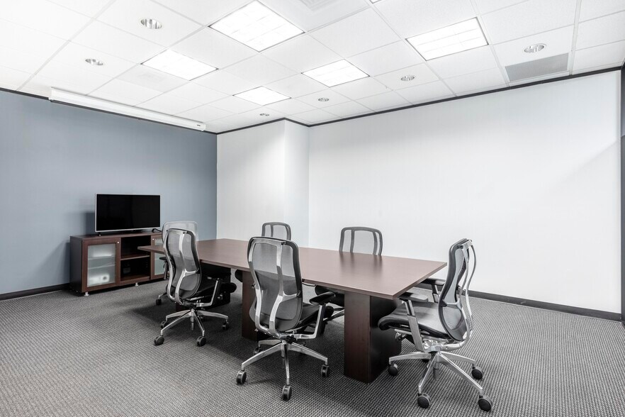 More Photos Of 950 Echo Ln, Houston Coworking Space