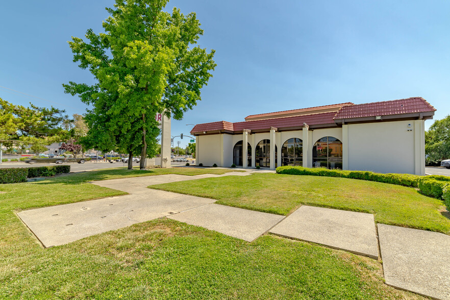 Primary Photo Of 5299 Auburn Blvd, Sacramento Office For Sale