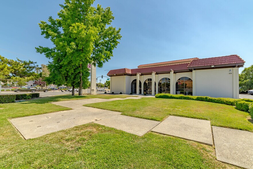 More Photos Of 5299 Auburn Blvd, Sacramento Office For Lease
