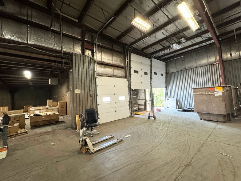 More Photos Of 14 Kraft Ave, Albany Warehouse For Lease