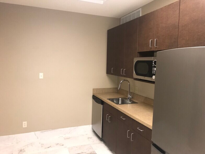 More Photos Of 3515 Plymouth Blvd, Plymouth Office For Lease