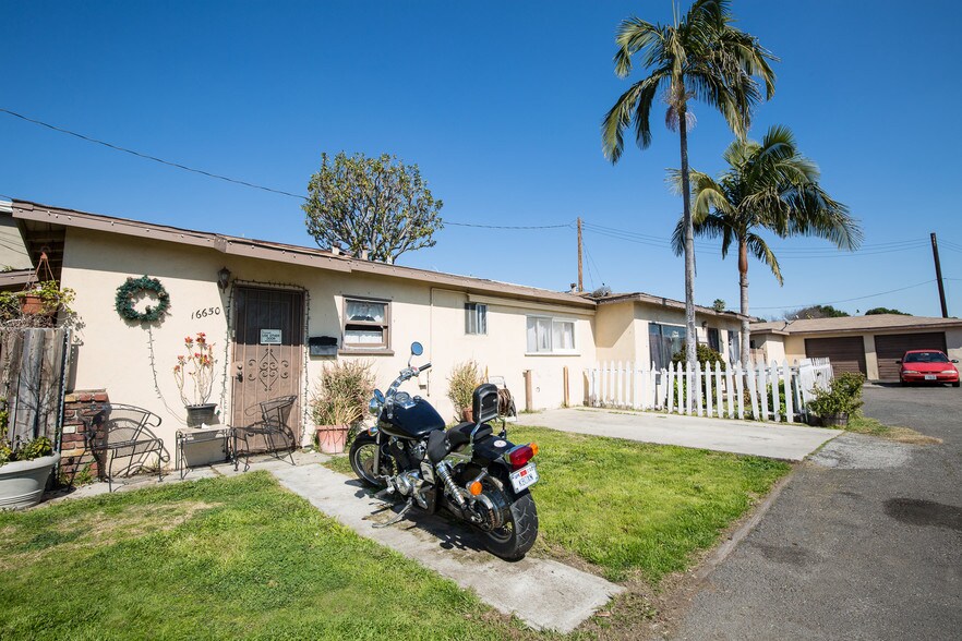 More Photos Of 16650-16658 Woodruff Ave, Bellflower Storefront Retail Residential For Sale