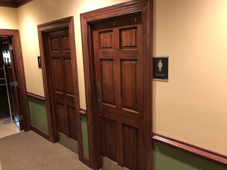 More Photos Of 433 E Commonwealth Blvd, Martinsville Medical For Lease