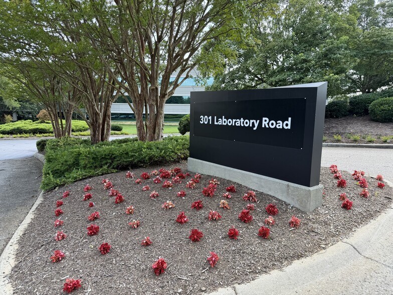 More Photos Of 301 Laboratory Rd, Oak Ridge Office For Sale