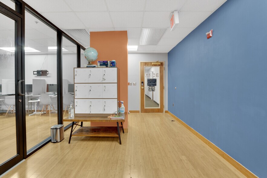 More Photos Of 7535 Little River Tpke, Annandale Office Residential For Sale