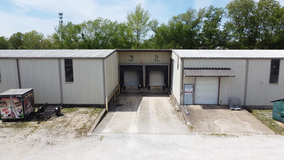 More Photos Of 153 W County Line Rd, Springdale Warehouse For Lease