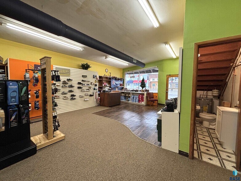 More Photos Of 118 N Broadway Ave, Miller General Retail For Sale