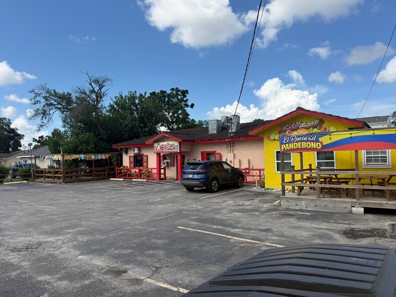 Primary Photo Of 7212 N Armenia Ave, Tampa Restaurant For Sale
