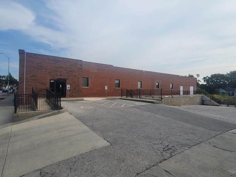 More Photos Of 3947 Broadway St, Kansas City Medical For Lease