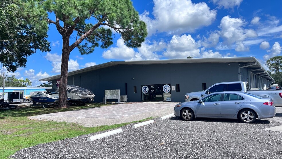 More Photos Of 1705 Cattlemen Rd, Sarasota Warehouse For Lease