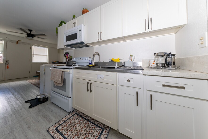 More Photos Of 3427 Waialae Ave, Honolulu Storefront Retail Residential For Sale