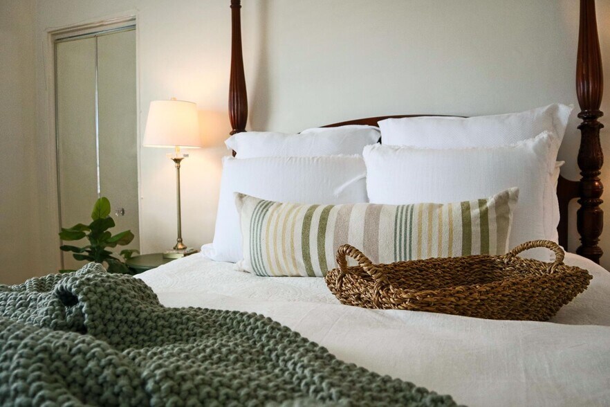 More Photos Of 172 N County Rd, Palm Beach Apartments For Sale