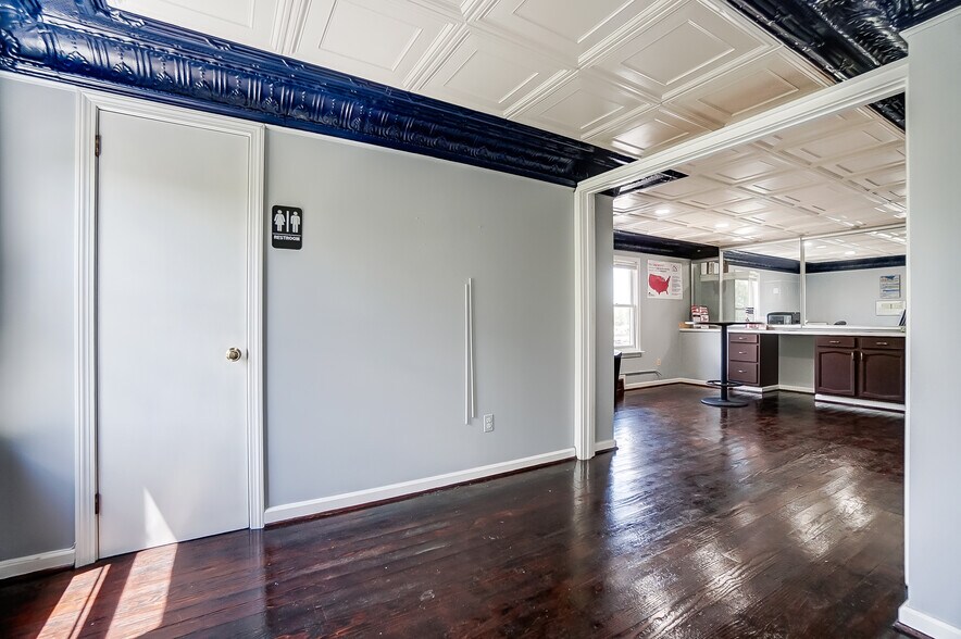 More Photos Of 1550 Lewis Center Rd, Lewis Center Freestanding For Sale