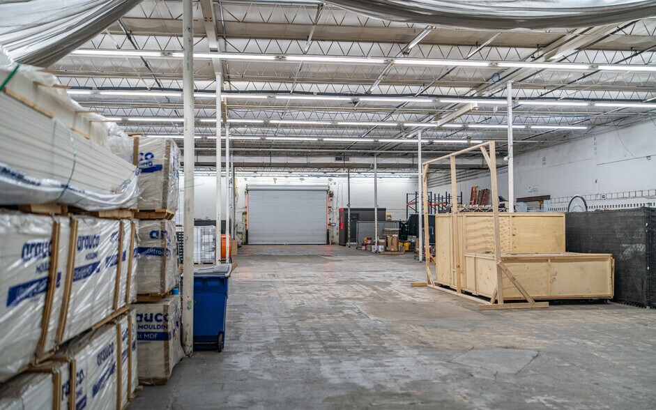 More Photos Of 5107 W University Blvd, Jacksonville Warehouse For Lease