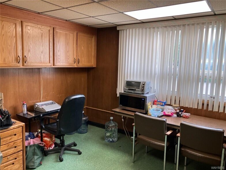 More Photos Of 2543 Seneca Ave, Niagara Falls Manufacturing For Sale