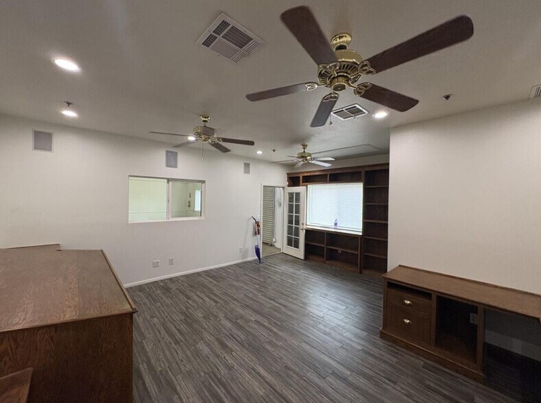 More Photos Of 19011 Mermack Rd, Lake Elsinore Manufacturing For Lease