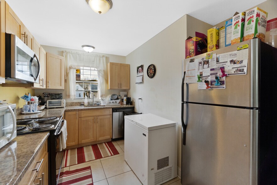 More Photos Of 71-79 Wood Ave, Bridgeport Storefront Retail Residential For Sale