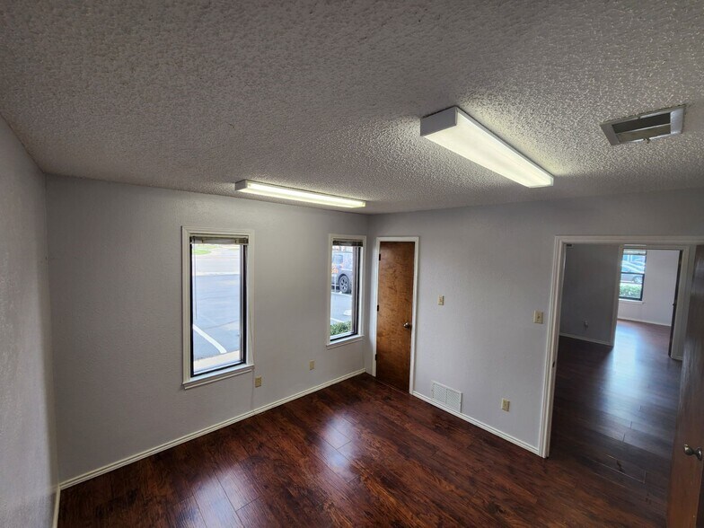 More Photos Of 4509 Rowlett Rd, Rowlett Office For Lease