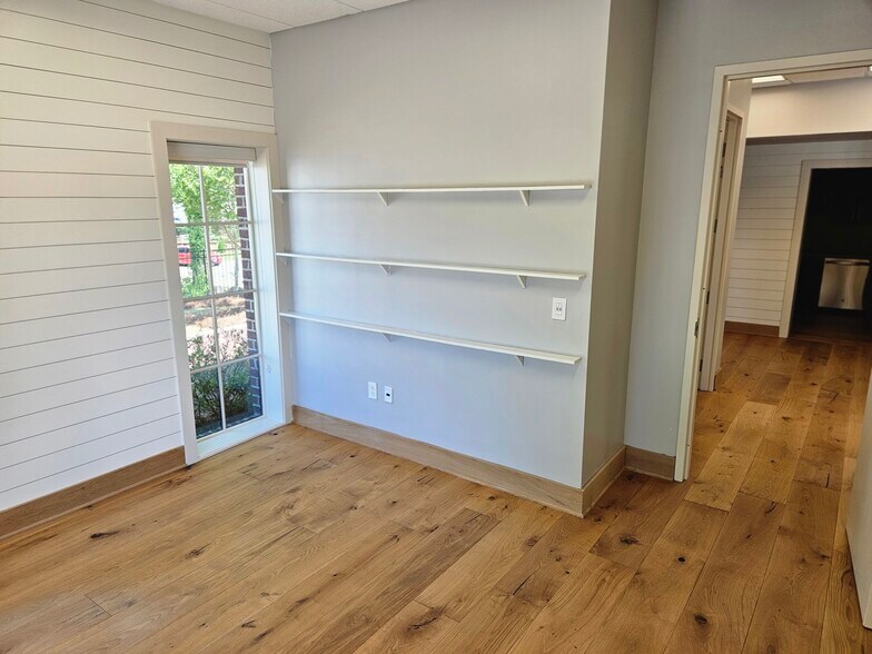 More Photos Of 363 S Main St, Alpharetta Storefront Retail Office For Lease