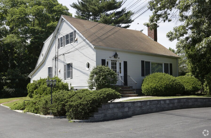 Primary Photo Of 226 E Main St, Huntington Office For Lease