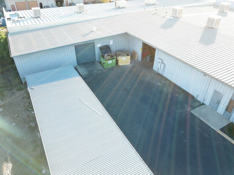 More Photos Of 2115 W Mountain View Rd, Phoenix Manufacturing For Lease