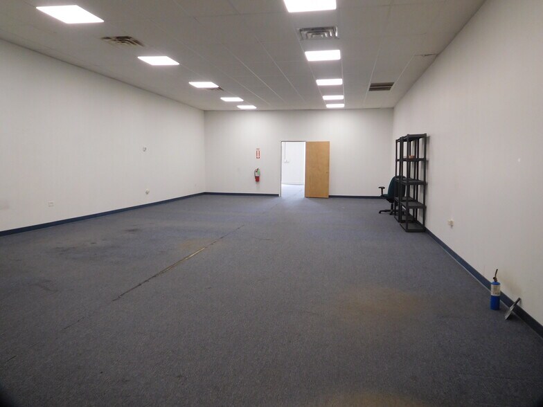 More Photos Of 506-524 W Mondamin St, Minooka General Retail For Lease