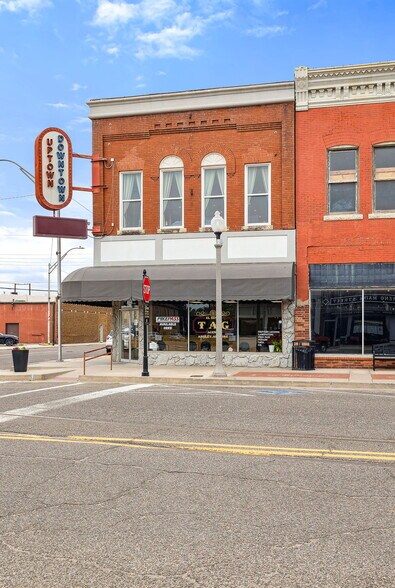 More Photos Of 120 S Rock Island Ave, El Reno Storefront Retail Office For Lease
