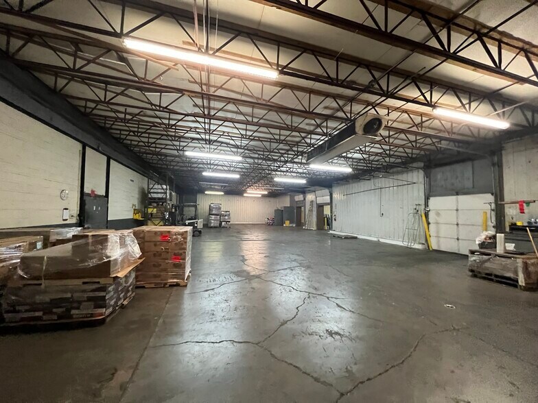 More Photos Of 4744 Singleton Station Rd, Louisville Distribution For Lease