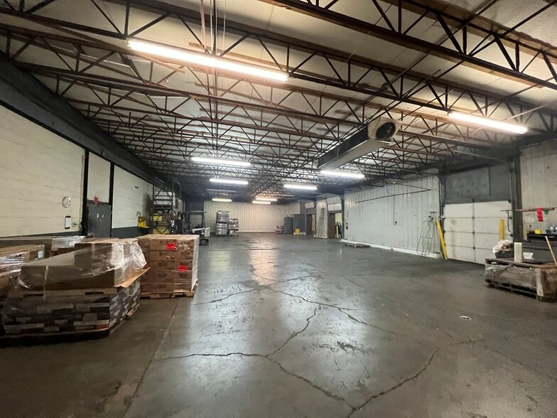 More Photos Of 4744 Singleton Station Rd, Louisville Distribution For Lease