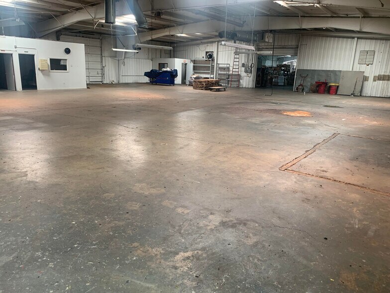 More Photos Of 8620 Wilkinson Blvd, Charlotte Warehouse For Lease