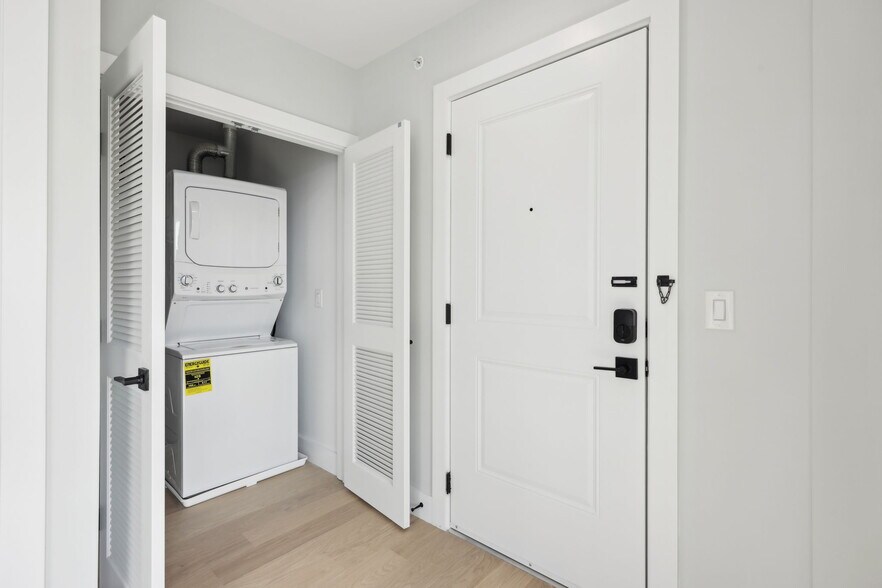 More Photos Of 64-68 Emmet St, Newark Apartments For Lease