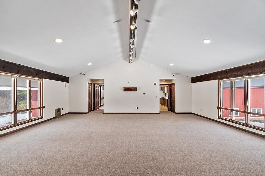 More Photos Of 1980 Lunenburg Rd, Lancaster Loft Creative Space For Lease