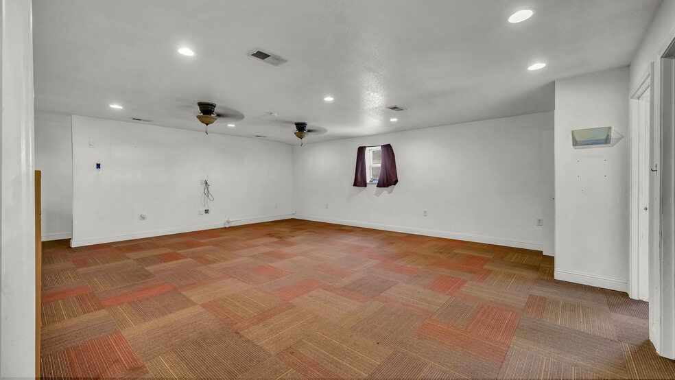 More Photos Of 221 Judd St, Weatherford Flex For Sale