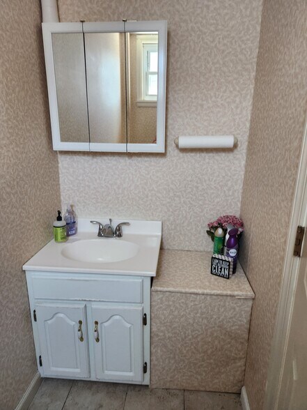 More Photos Of 21-27 Merrick Ave, Merrick Storefront Retail Office For Lease