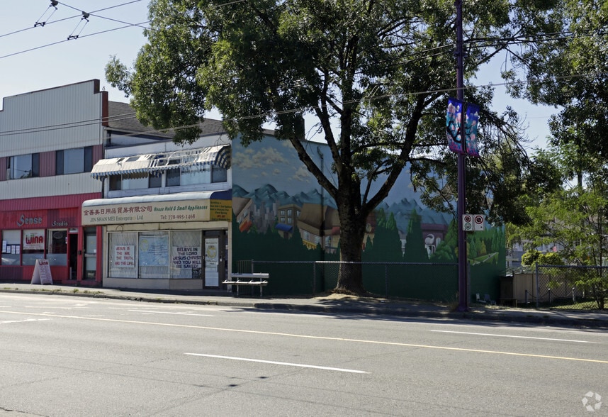 More Photos Of 5371-5381 Victoria Dr, Vancouver Storefront Retail Office For Lease