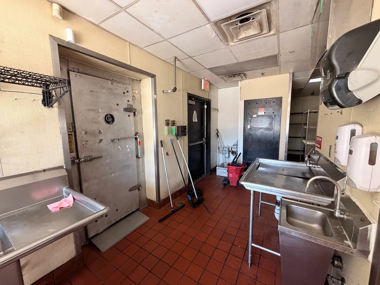 More Photos Of 721 S Meridian Ave, Oklahoma City Fast Food For Sale