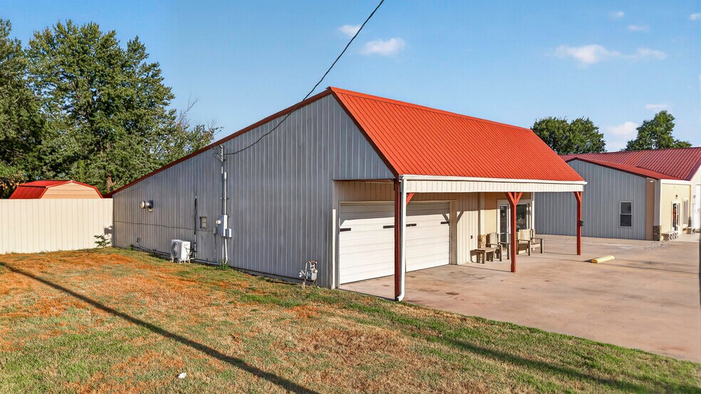 More Photos Of 412 N Mickey Mantle Blvd, Commerce Auto Repair For Sale