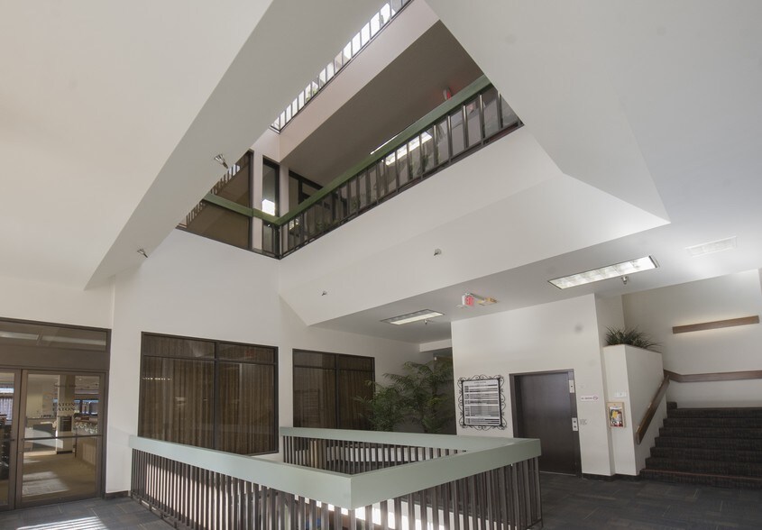 More Photos Of 2115 Kern St, Fresno Office For Lease