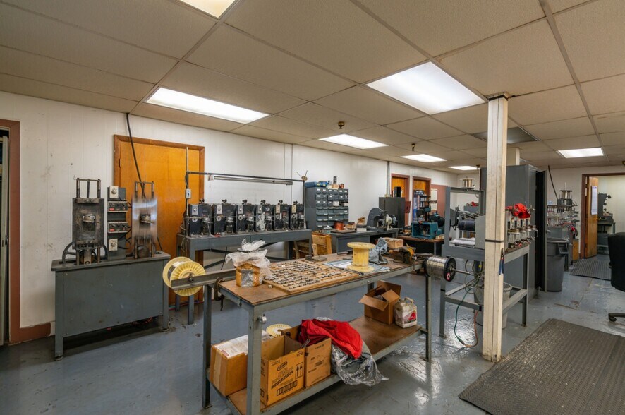 More Photos Of 621 Dana St NE, Warren Manufacturing For Lease