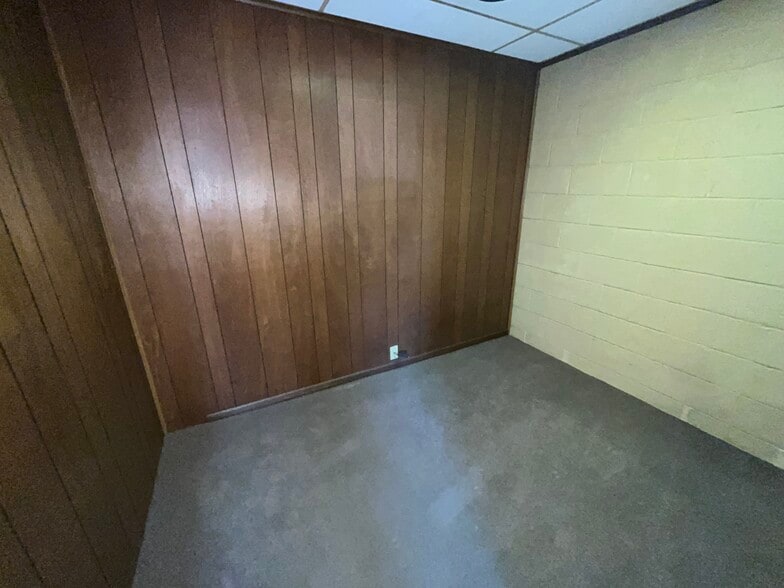 More Photos Of 3 Baker St, Norwalk Warehouse For Sale